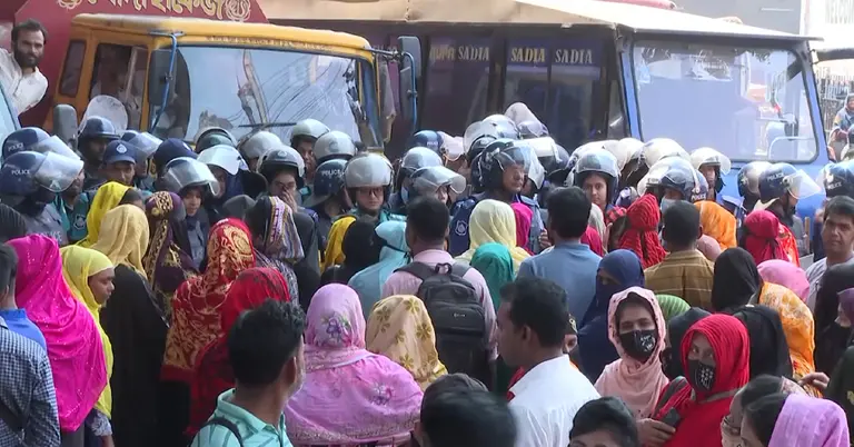 কারখানা বন্ধের প্রতিবাদে বিক্ষোভ